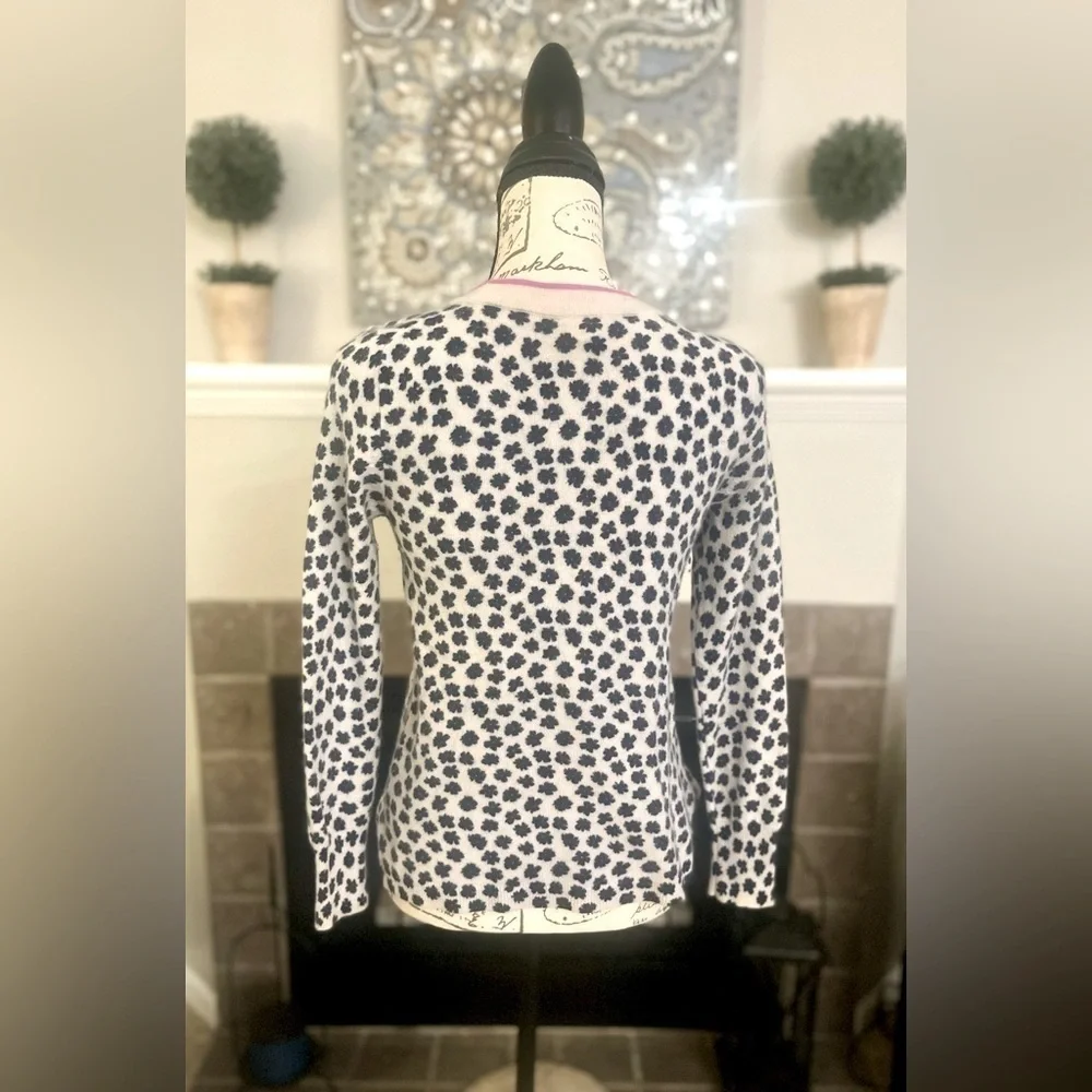 🖤TRENDING colors! floral sweater from J.Crew, size small - navy blue with pink